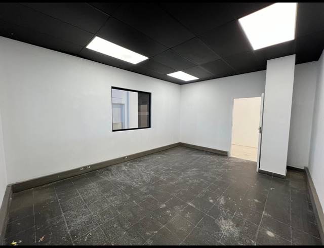 915M² WAREHOUSE TO LET IN LASER PARK